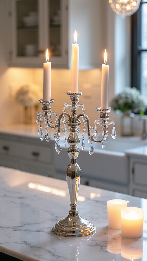 sparkling metallic holiday tablescape decor